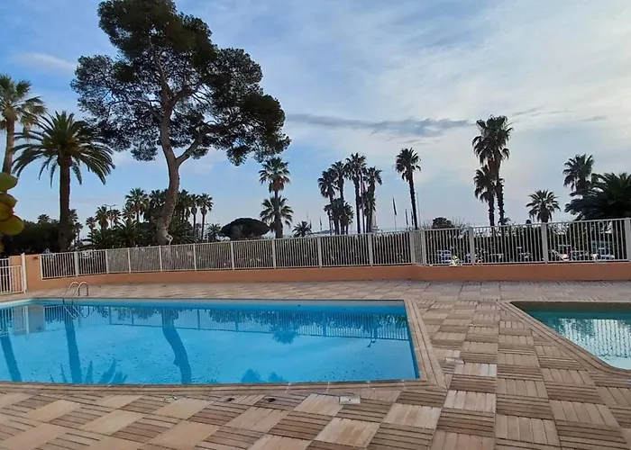 Bright With Sea View In Saint-raphael